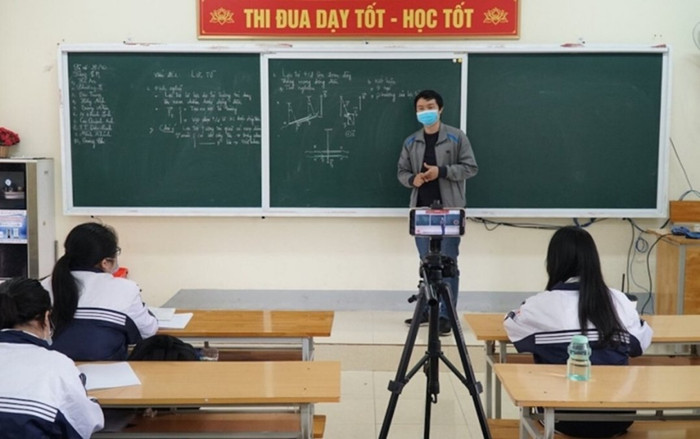 Thứ trưởng Bộ GD&ĐT: '1 học sinh F0, cả lớp phải nghỉ học là máy móc' Ảnh 2