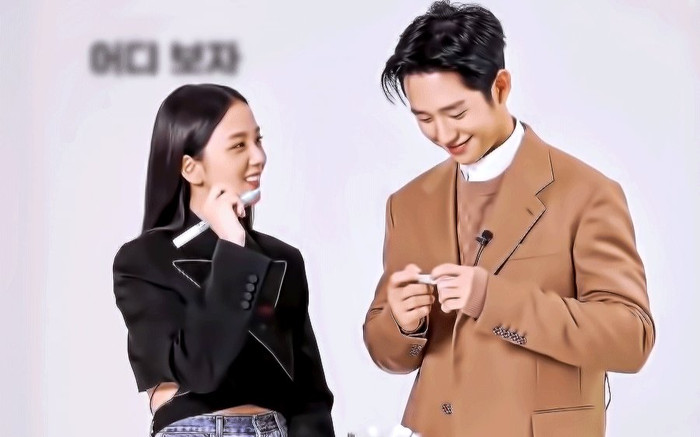 Jisoo (BLACKPINK) được 2 'đại gia' vây quanh sau khi vừa kết thúc 'mối tình' với Jung Hae In Ảnh 2