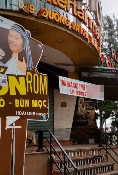 Quán bún mang thương hiệu 'Bốn Ròm' của NS Hoài Linh đóng cửa, treo băng rôn cho thuê mặt bằng. 