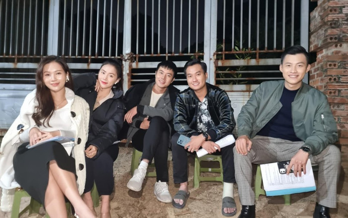 Doãn Quốc Đam, Phùng Đức Hiếu và dàn sao 'Phố trong làng' gửi lời tri ân xúc động đến khán giả Ảnh 2