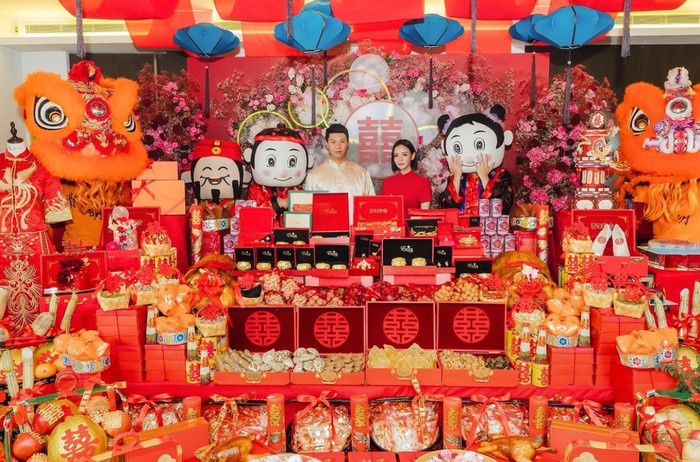 Ái nữ nhà tỷ phú Singapore tổ chức lễ ăn hỏi ngập mùi tiền, 15 thỏi vàng, đồ hiệu nhiều không đếm xuể Ảnh 3