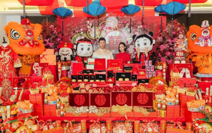 Ái nữ nhà tỷ phú Singapore tổ chức lễ ăn hỏi ngập mùi tiền, 15 thỏi vàng, đồ hiệu nhiều không đếm xuể Ảnh 2