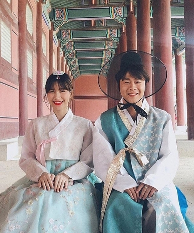 Công khai hẹn hò vào năm 2018, cặp đôi thường xuyên phát 'cẩu lương' trên mạng xã hội.