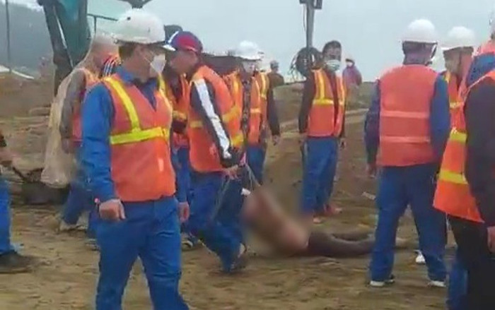 Vụ nhóm phụ nữ chỉ mặc áo ngực bị kéo lê ở công trường: Nguyên nhân do mâu thuẫn tranh chấp đất đai Ảnh 2