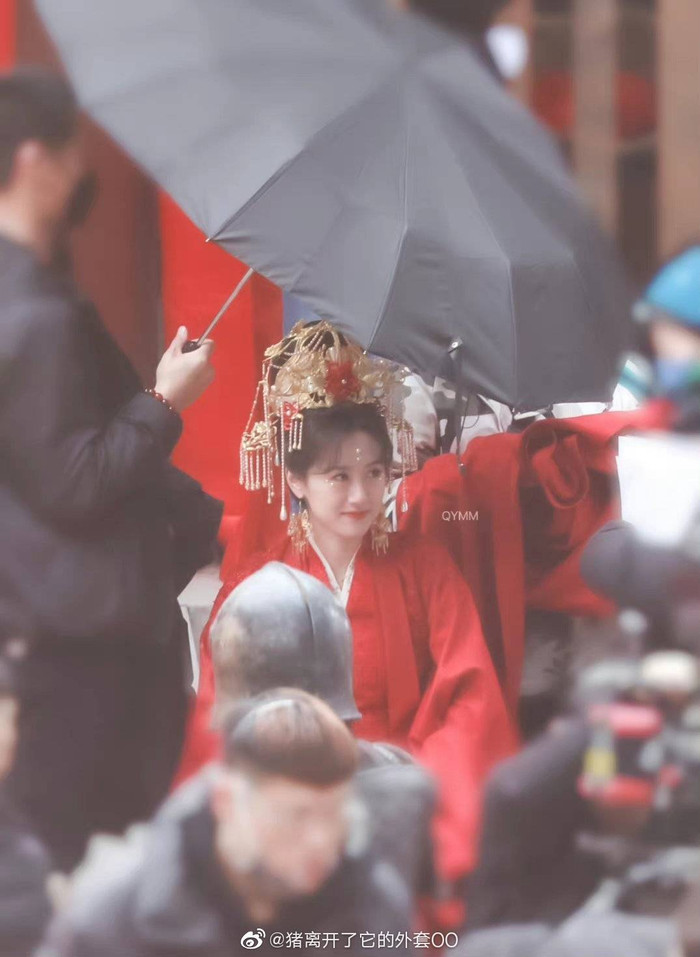 Viên Băng Nghiên đẹp ngây ngất khi mặc y phục đỏ trong Khuynh thành Diệc Thanh Hoan.