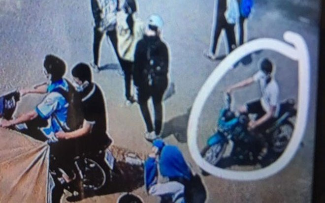 Vụ nam sinh lớp 9 bị đâm tử vong trước cổng trường: Bắt giữ 4 đối tượng 16 tuổi Ảnh 2