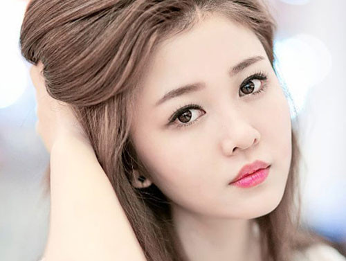 Trán sáng bừng, bóng đẹp là dấu hiệu chứng tỏ bạn sắp gặp vận may về tài lộc. Ảnh minh họa