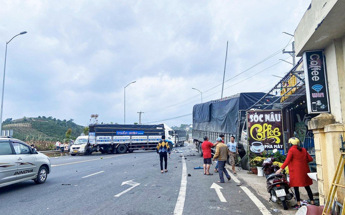 Tai nạn liên hoàn giữa 4 ô tô gây ùn tắc nghiêm trọng trên Quốc lộ 20 ở Lâm Đồng Ảnh 2