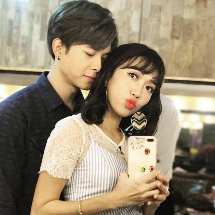Diệu Nhi và Anh Tú quen biết nhau khi cả hai cùng diễn chung ở sân khấu Thế giới trẻ.