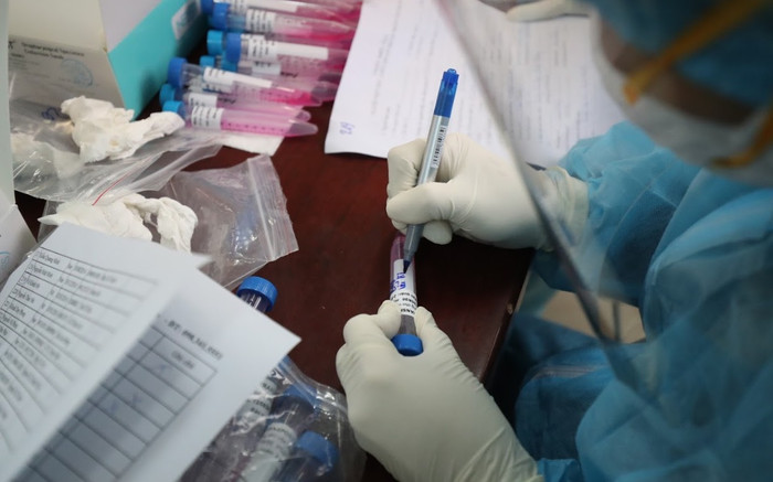 Giá dịch vụ xét nghiệm Covid-19 nhanh mới nhất vừa được áp dụng, giảm 30% so với trước Ảnh 2