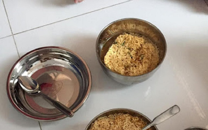 Bữa ăn của sinh viên năm nhất nhập học muộn khiến dân mạng đồng cảm, đúng là 'rời xa gia đình là bão tố' Ảnh 2