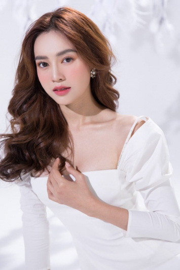 Khoe 'đôi gò bồng đảo' như muốn trào ra ngoài, Ninh Dương Lan Ngọc vướng nghi vấn 'tu sửa' Ảnh 5