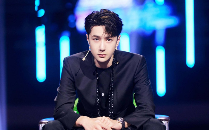 Lạnh lùng và vậy, nhưng Vương Nhất Bác lại 'u mê' khi bị chàng trai này quyến rũ trên sân khấu? Ảnh 2