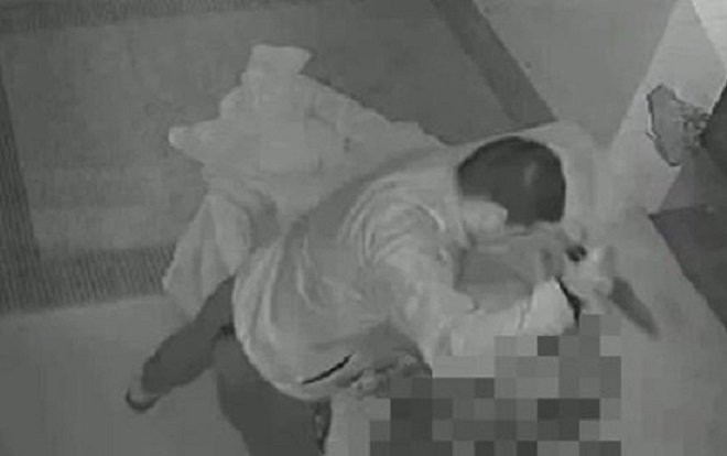 Nghi ngờ vợ ngoại tình, giữa đêm chồng vung dao đâm vợ trọng thương Ảnh 2