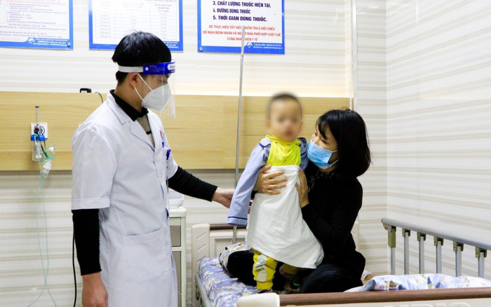 Bé trai 2 tuổi bị hoại tử ruột non do thoát vị bẹn nghẹt được cấp cứu thành công Ảnh 2