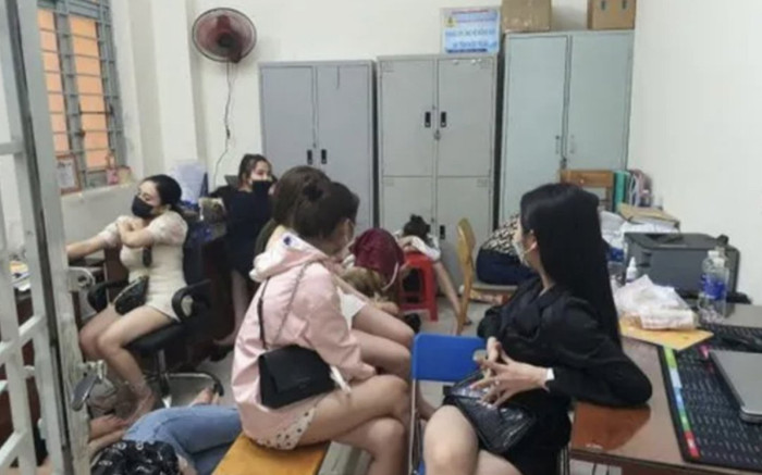 Đột nhập quán bar New Club, bất ngờ phát hiện 50 thanh niên dương tính với ma túy Ảnh 2