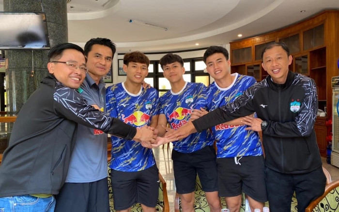 U23 Việt Nam 'nín thở' trước đại chiến Thái Lan: Quân bầu Đức đi ô tô cứu nguy Ảnh 2