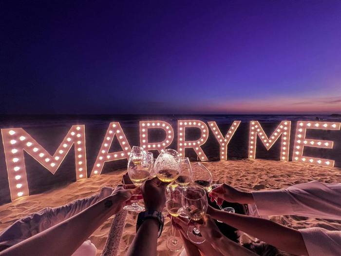 Bức ảnh cầu hôn gây xôn xao mạng xã hội ngày 14/2