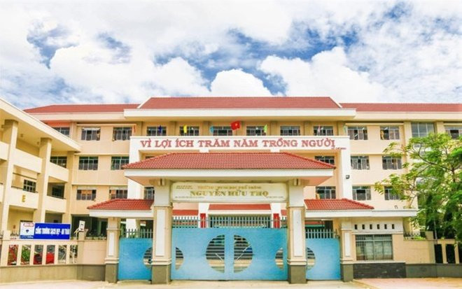 Tình hình sức khỏe hiện tại của nữ sinh lớp 10 nhảy lầu tự tử trong giờ ra chơi Ảnh 2