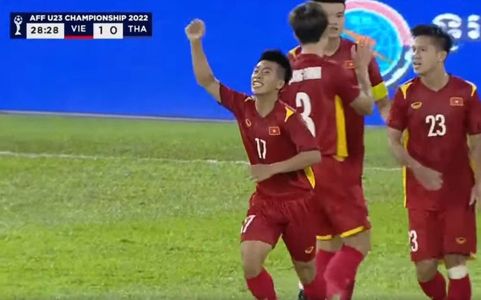 VIDEO: Siêu phẩm sút phạt của cầu thủ U23 Việt Nam khiến người Thái choáng váng Ảnh 2