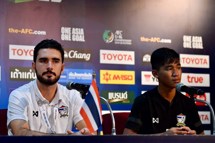 HLV Salvador Garcia của U23 Thái Lan.