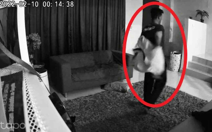 Xem camera an ninh thì thấy có người lạ, chủ nhà sợ tái mặt khi tiếp tục nhận được tin nhắn kỳ lạ Ảnh 2