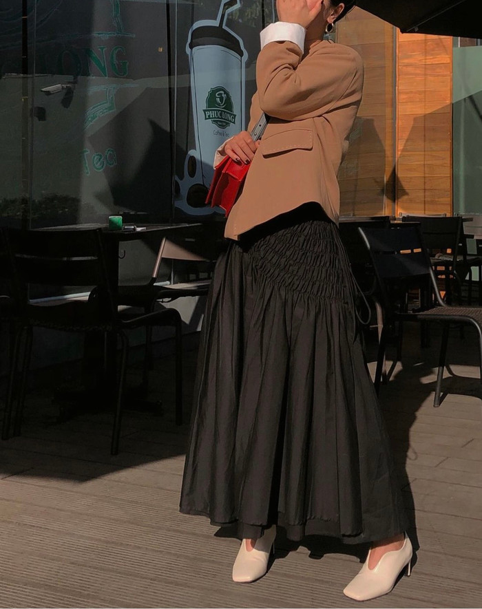 Dù là váy/ quần thì vẫn phải đảm bảo sự đứng dáng, phẳng phiu và chỉnh chu.