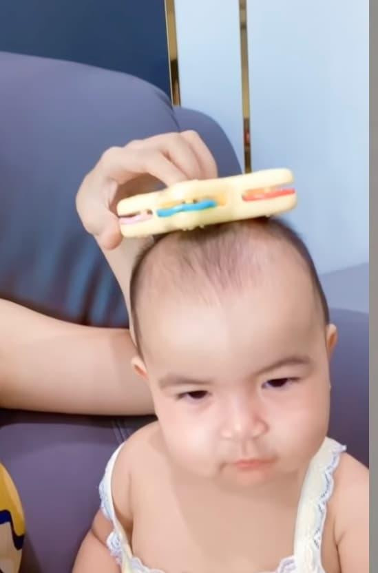 Con gái Võ Hạ Trâm đã sớm gia nhập 'thánh hài' Vbiz với sự đáng yêu, 'lầy lội'.