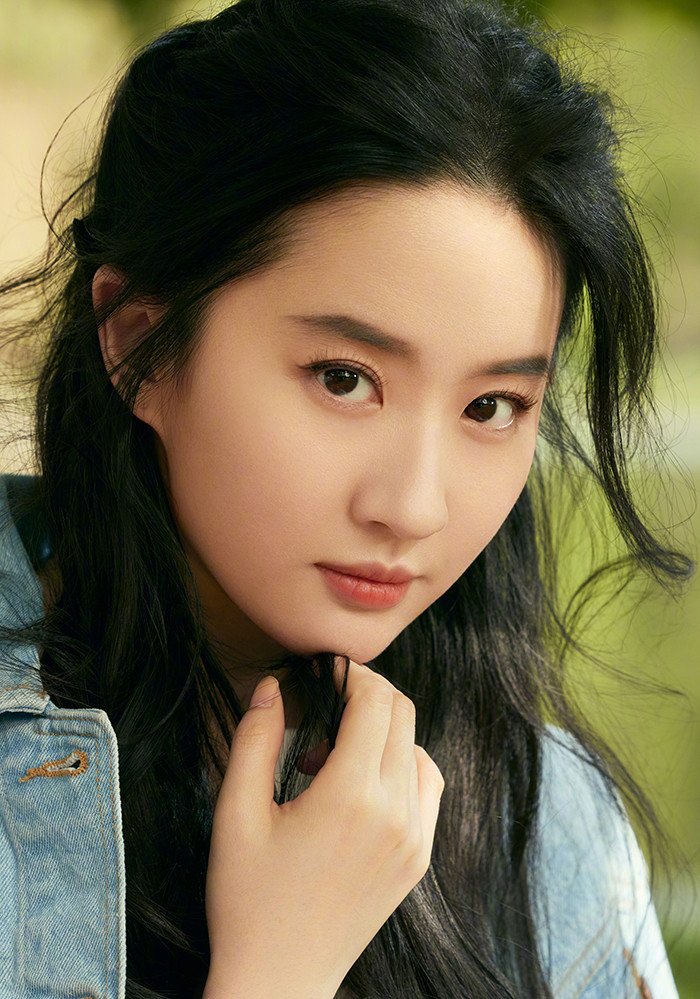 Nữ diễn viên chia sẻ, mẹ cô là người rất thích nấu ăn nên ở nhà, Lưu Diệc Phi thường xuyên được thưởng thức những món ăn ngon, chế biến hợp khẩu vị, lại đầy đủ dinh dưỡng.