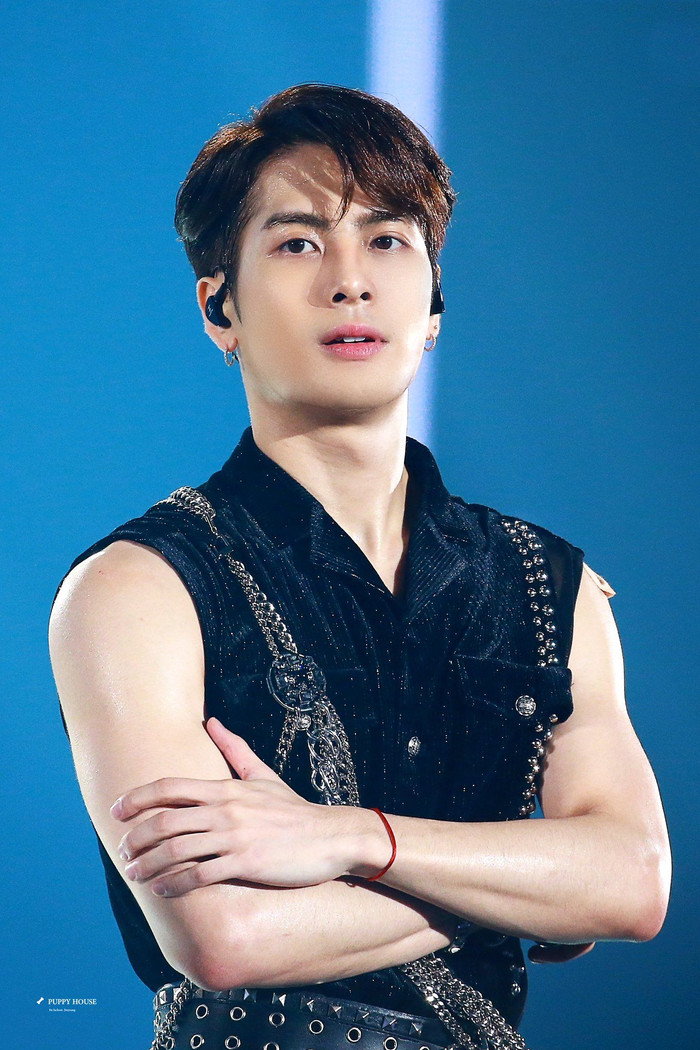  Vương Gia Nhĩ (Jackson) dính thêm phốt ngoại tình hậu tin hẹn hò Yuqi