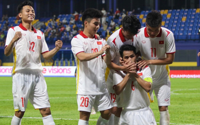 U23 Việt Nam như 'ngàn cân treo sợi tóc' khi chỉ còn 9 cầu thủ sau trận thắng Thái Lan Ảnh 2