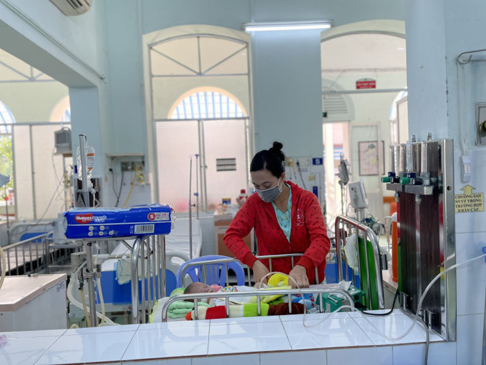 Hiện TP.HCM có 3 bệnh viện nhi điều trị cho trẻ mắc Covid-19 với tổng số giường bệnh 450 giường.