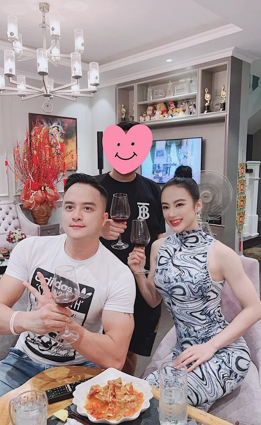 Cặp đôi liên tục phủ sóng khắp các diễn đàn trong những ngày vừa qua