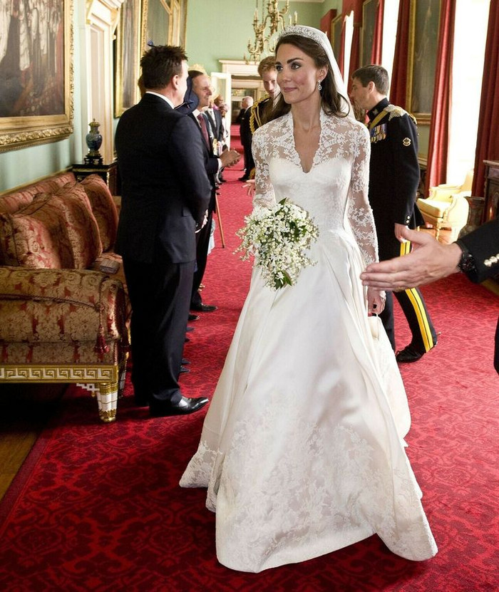 Bí mật 'thòng tim' ẩn giấu trong chiếc váy cưới của dàn sao nổi tiếng Ảnh 12