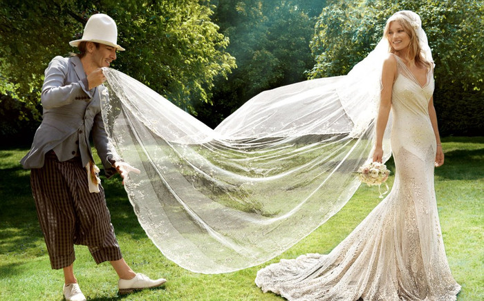 Bí mật 'thòng tim' ẩn giấu trong chiếc váy cưới của dàn sao nổi tiếng Ảnh 2