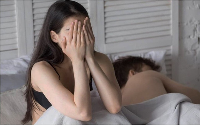 Cưới nhau xong chồng vẫn không chịu chung giường, vợ gặng hỏi thì cay đắng nhận ra sự thật Ảnh 2