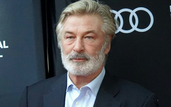 Nổ súng gây chết người trên phim trường, Alec Baldwin vẫn vô tư như không có gì Ảnh 2