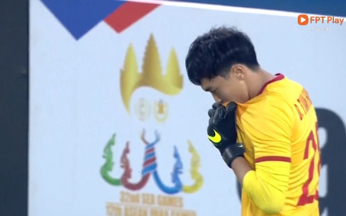 VIDEO: Cận cảnh Tuấn Hưng cản phá 11m đưa U23 Việt Nam vào chung kết Ảnh 2