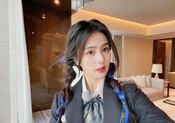 'Gà cưng' mới của Vu Chính: Tổ hợp visual giữa Triệu Lệ Dĩnh - Bạch Lộc, diễn xuất còn là ẩn số Ảnh 4