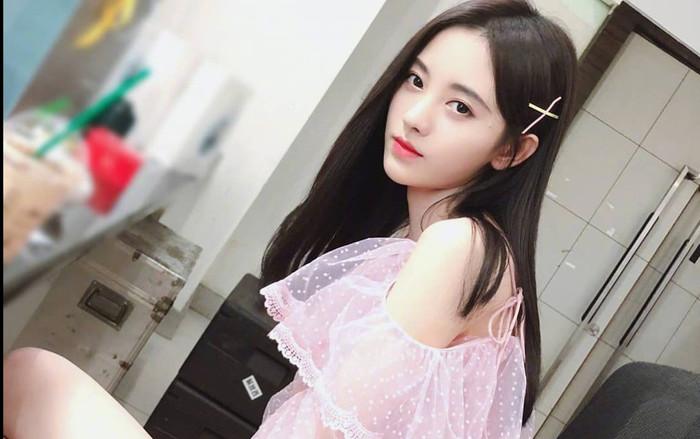 Làn da toàn thân trắng như Bạch Tuyết của loạt mỹ nhân Cbiz bị 'lật tẩy' Ảnh 2