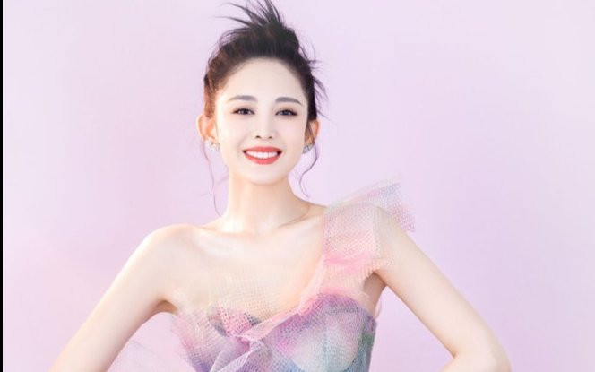 2 mỹ nhân Tân Cương đình đám: Lần nào 'lên đồ' cũng đẹp tựa công chúa cổ tích Ảnh 2