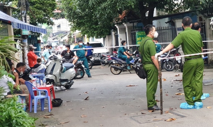 Bàng hoàng phát hiện thi thể bé sơ sinh tại trường cấp 3, không mặc tã bỉm Ảnh 1