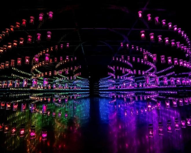 Không gian trưng bày ấn tượng, đầy màu sắc.