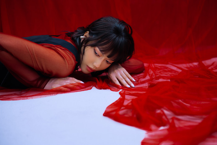 Phiên bản Diệu Nhi lạ lẫm khiến fan 'mắt tròn mắt dẹt': Tóc mái Nhật, mắt sắc lẹm khó nhận ra Ảnh 15