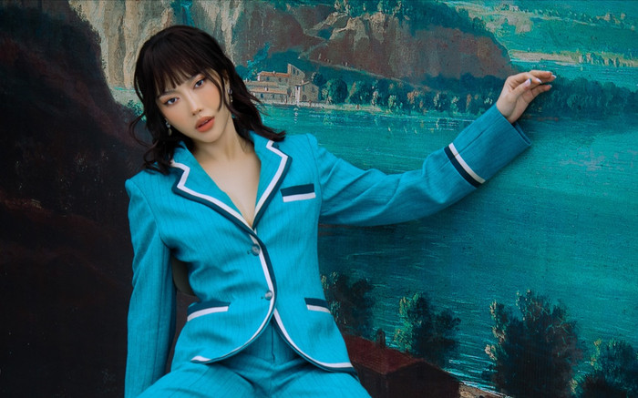 Phiên bản Diệu Nhi lạ lẫm khiến fan 'mắt tròn mắt dẹt': Tóc mái Nhật, mắt sắc lẹm khó nhận ra Ảnh 2