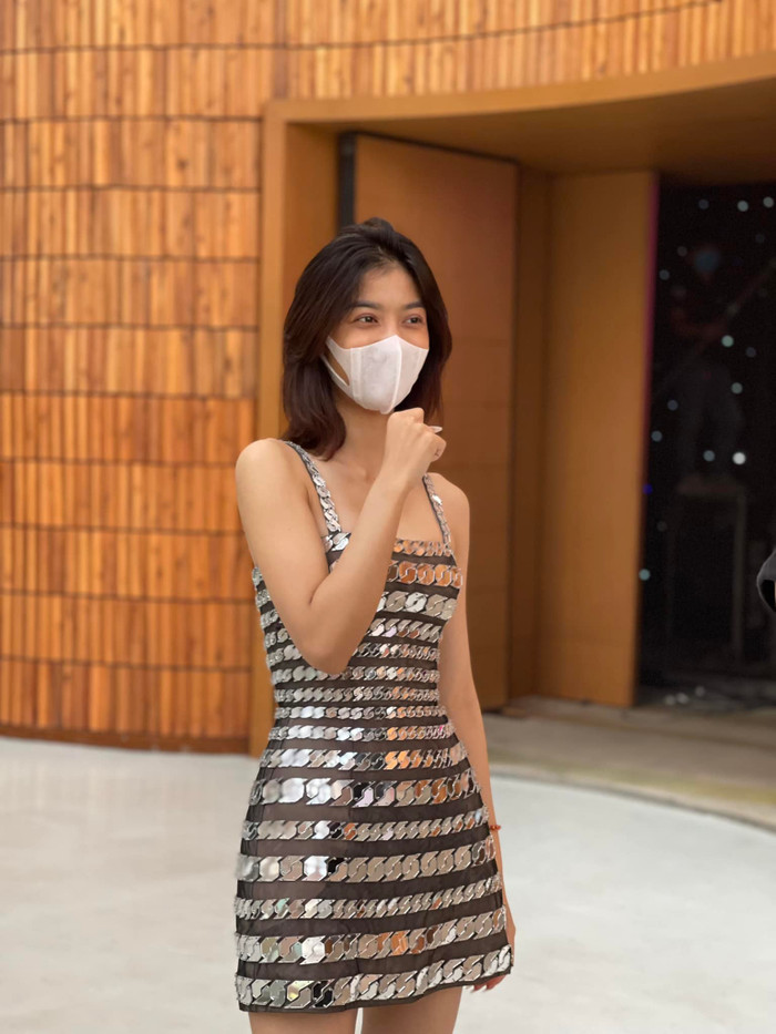 Do làm việc quá sức nên cô bị suy nhược cơ thể.