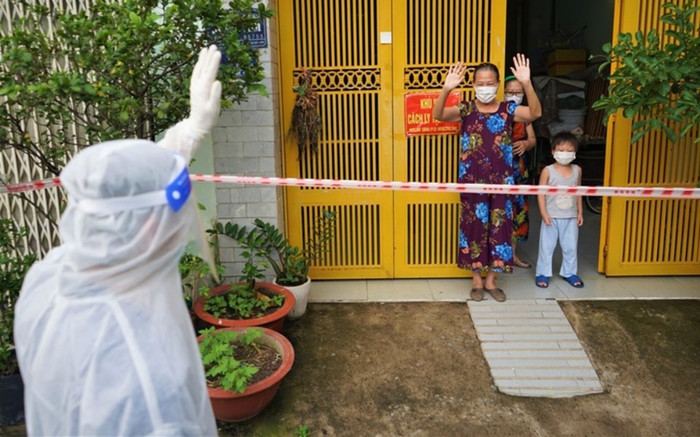 Vì sao có người ở chung nhà, tiếp xúc với F0 nhưng không bị lây nhiễm? Ảnh 2