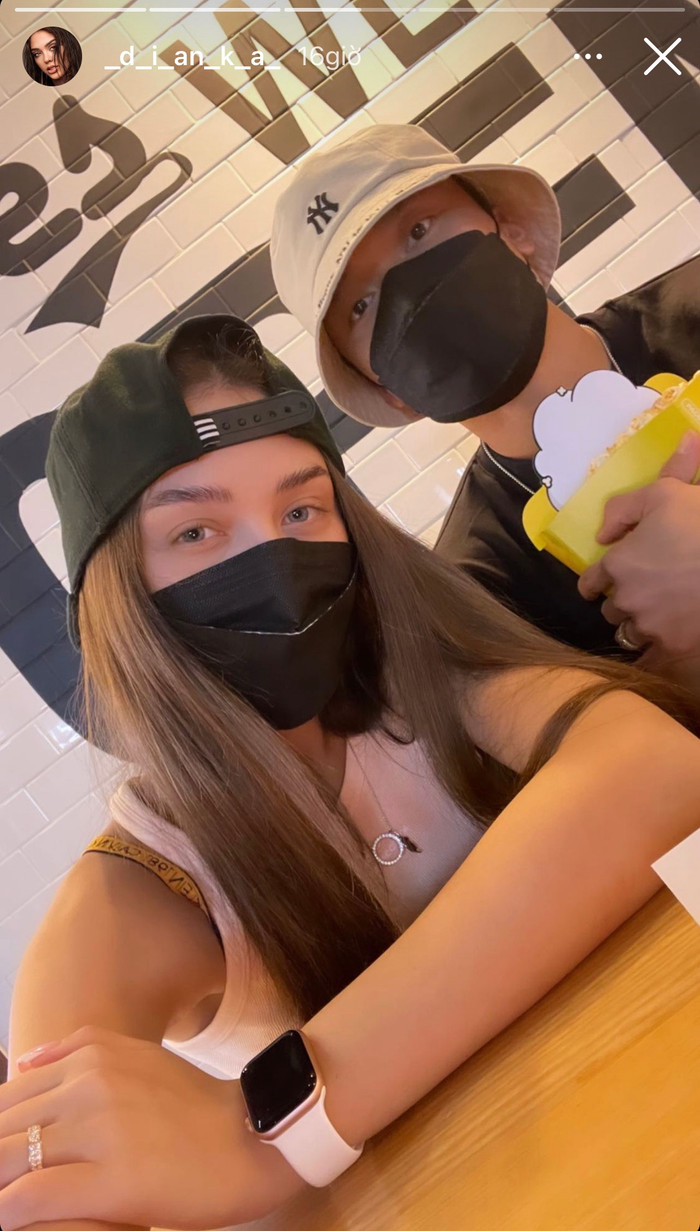 Vài ngày sau, nàng mẫu Ukraine đăng tải khoảnh khắc cùng thủ môn Bùi Tiến Dũng đi xem phim.