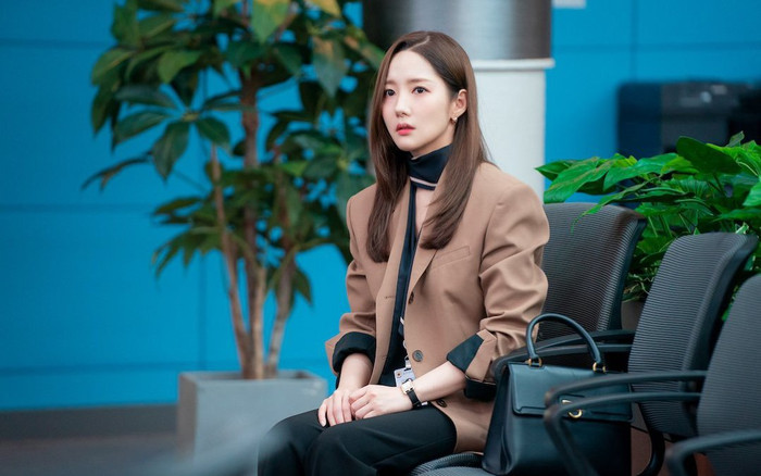 Soi style công sở đẹp xịn phát hờn của 'nữ hoàng dao kéo' xứ Hàn Park Min Young trong phim mới Ảnh 2