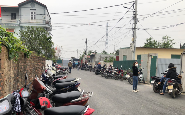 Không khí tang thương bao trùm ngôi làng.